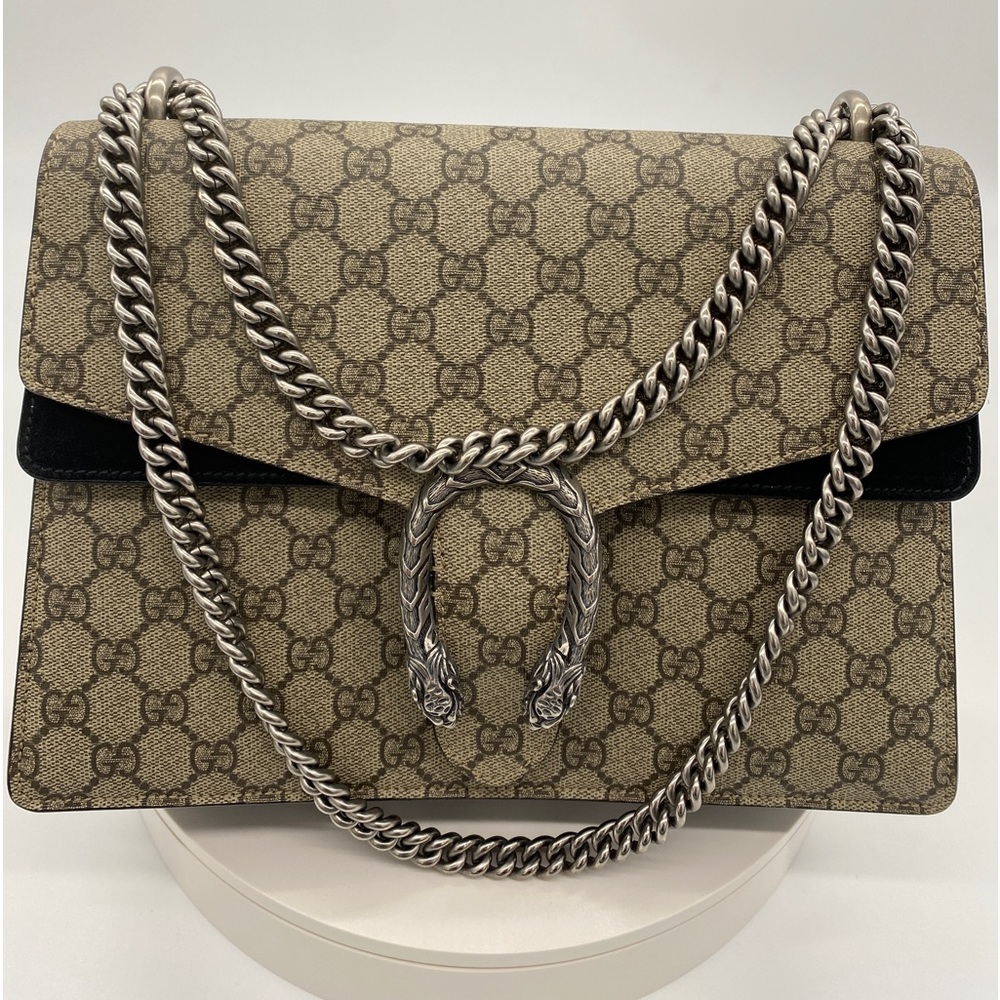 Gucci Gg supreme monogram medium size. Excellent condition tear no scratch.